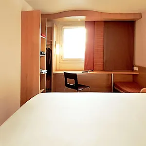3* מלון Ibis Airport